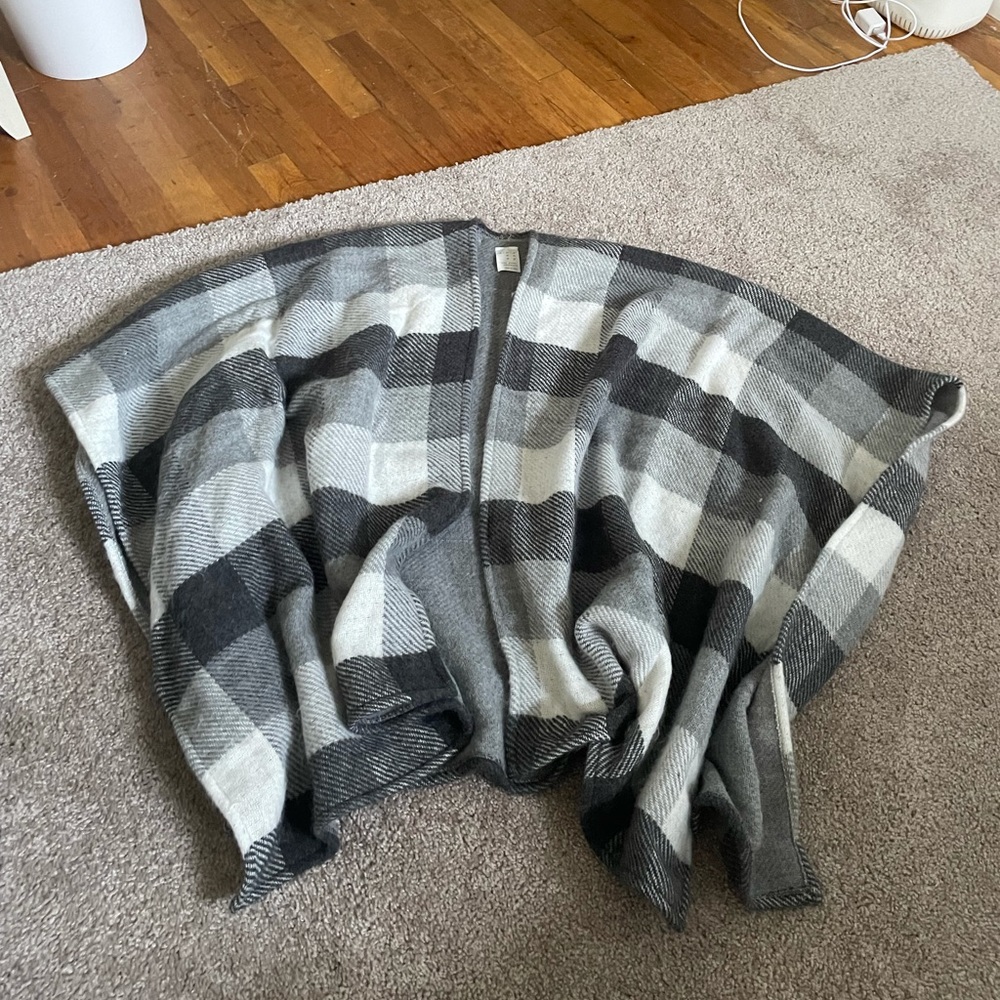 Grey and white plaid shawl